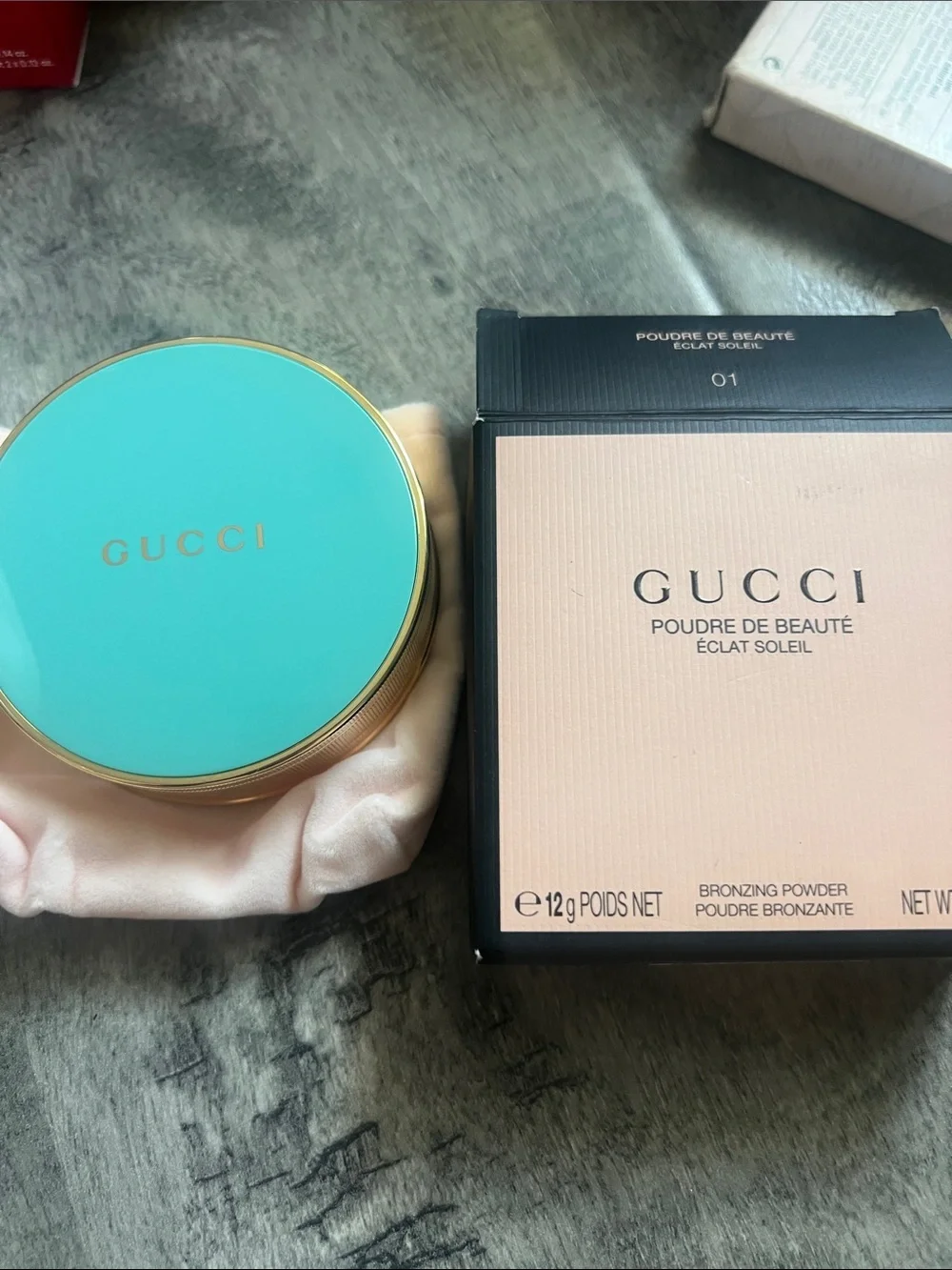 Gucci Poudre de Beauté Éclat Soleil Bronzing Powder - Light Pink & Black Compact